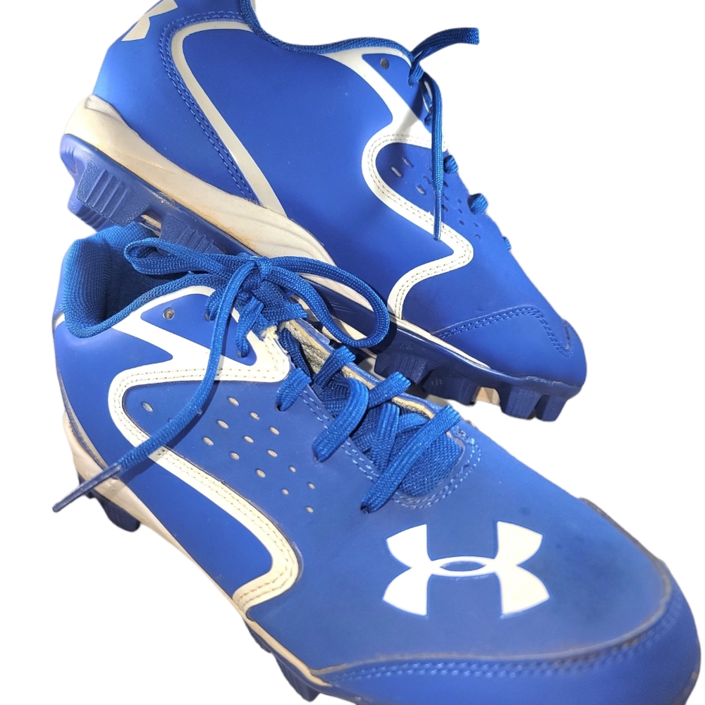 Boys size 6 Under Armour baseball cleats